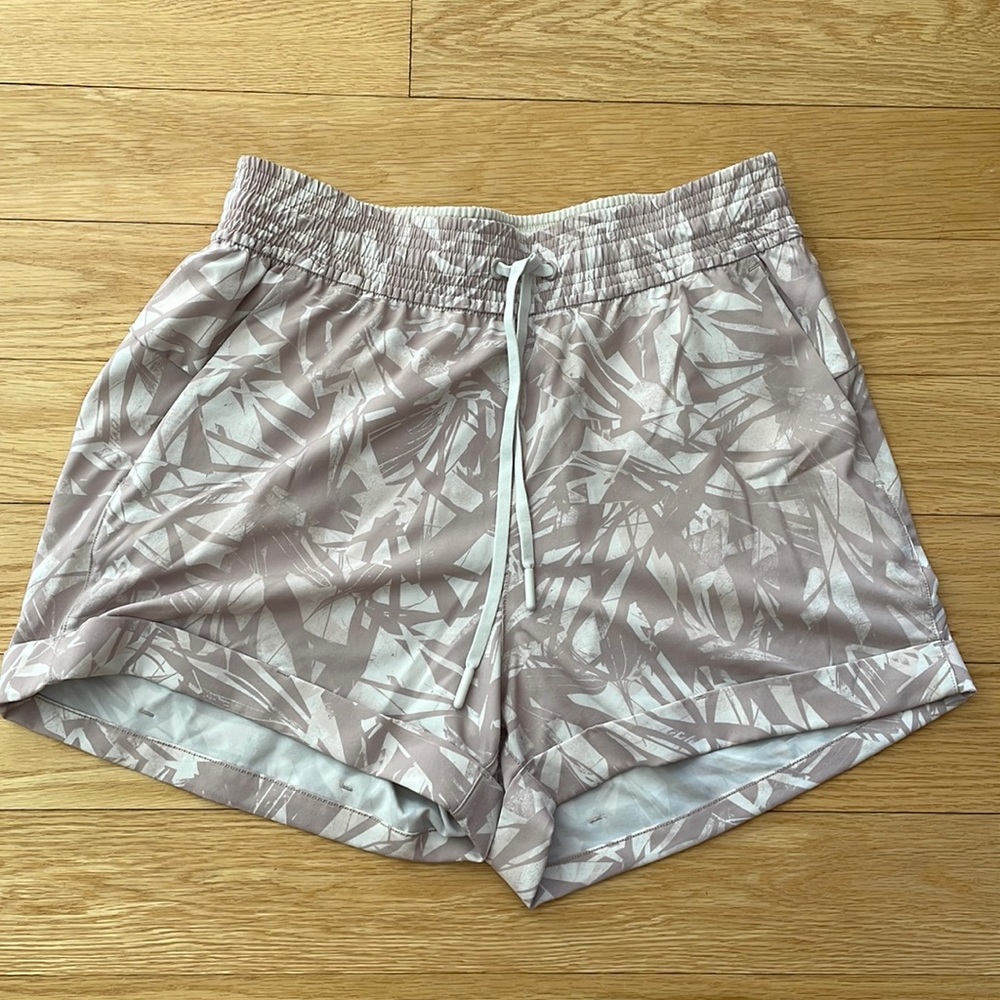 Lululemon spring break away Shorts
